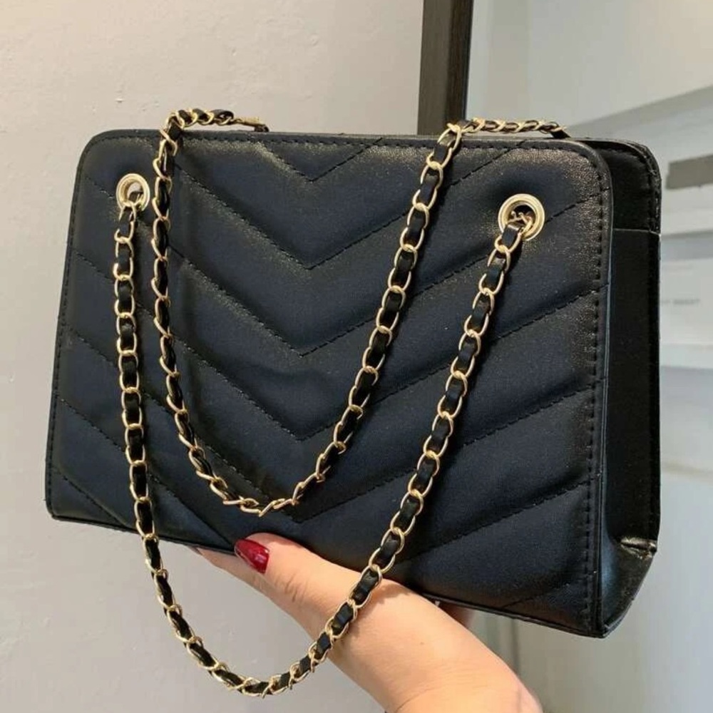 Chevron quilted handbag nude black white chain